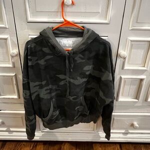 Lucky Brand Camo Hooded Cropper Sweatshirt. Size L.